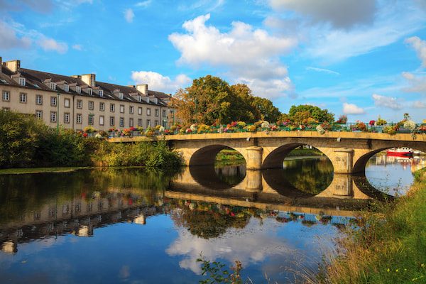 un pont de la ville de pontivy